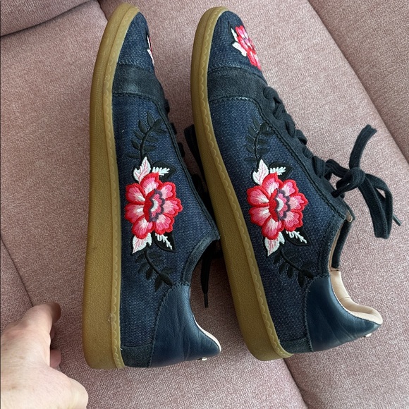 kate spade sneakers - Picture 5 of 9